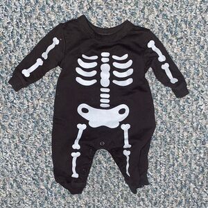 EUC Carter's Black and Silver/Gray Skeleton Print Onsie